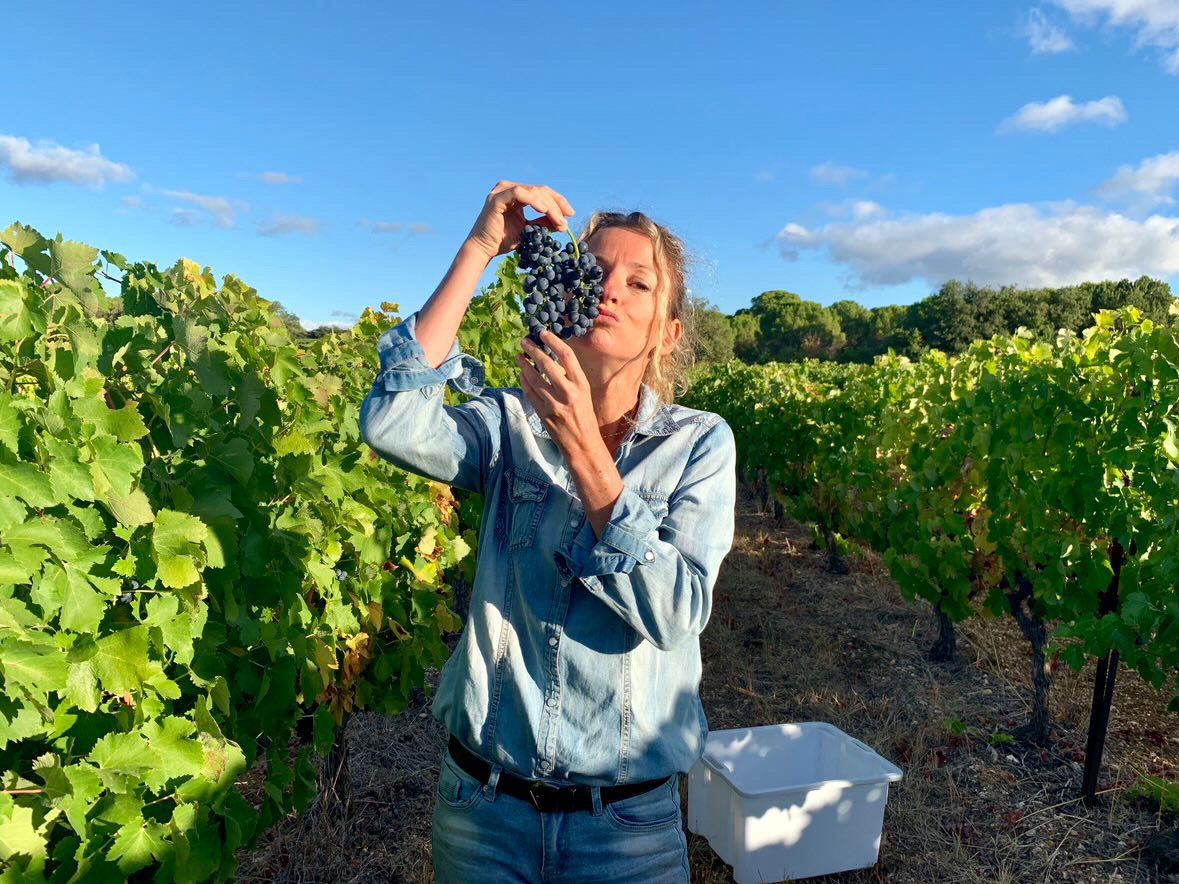 Audrey Martinez, alias La WINEista, partage son regard passionné sur les vignes des vins blancs Côtes de Gascogne.