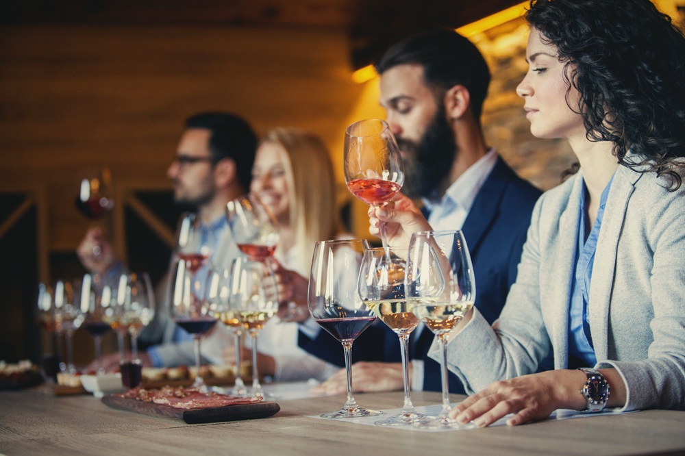Dégustation professionnelle de vins blancs Côtes de Gascogne par un groupe d’experts